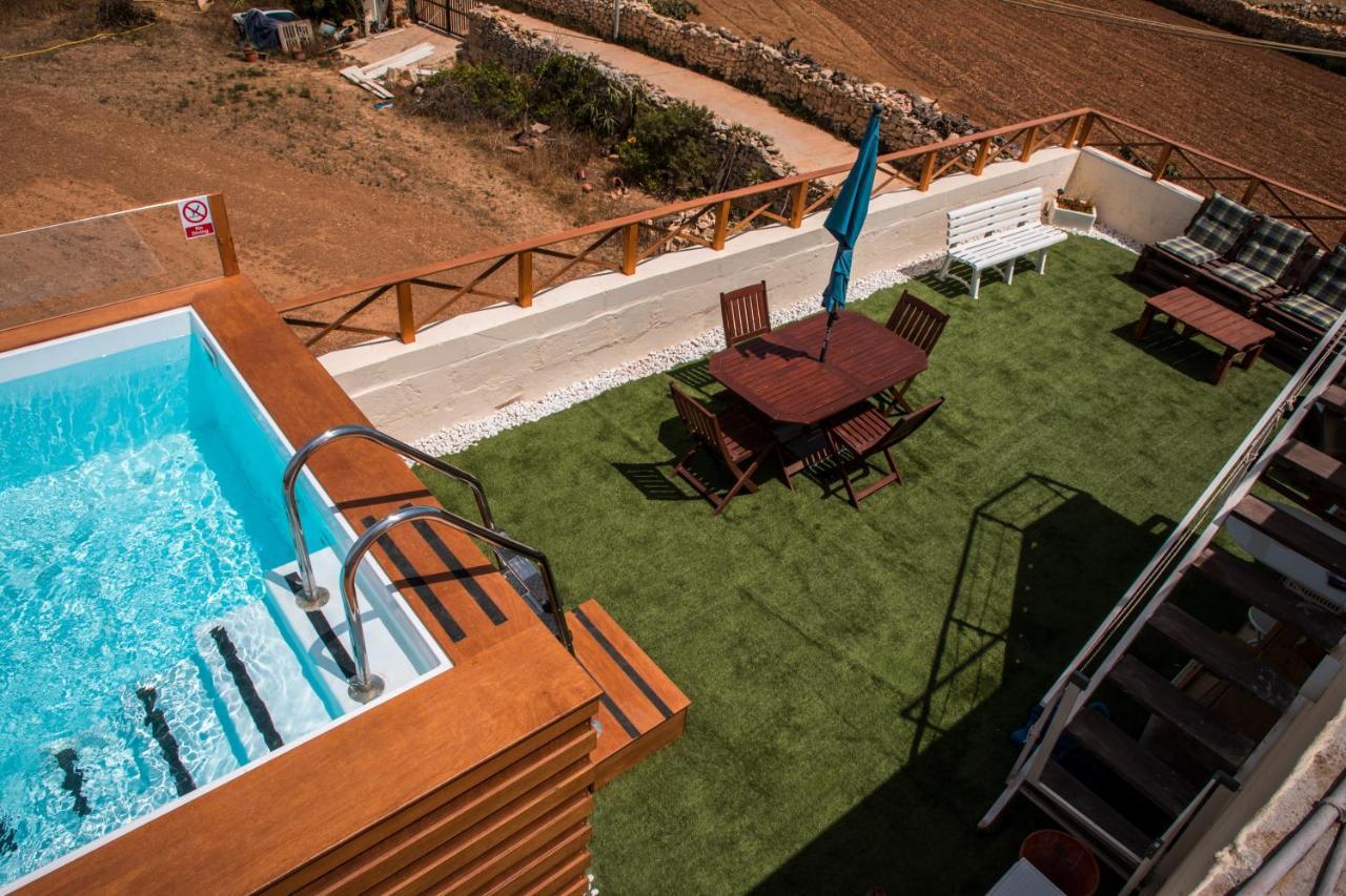 Tal-Karmnu Entire House With Private Heated Pool And Jacuzzi Villa Kirkop Bagian luar foto