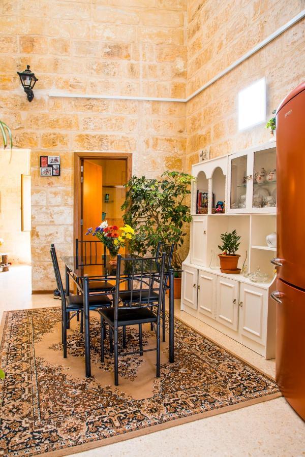 Tal-Karmnu Entire House With Private Heated Pool And Jacuzzi Villa Kirkop Bagian luar foto