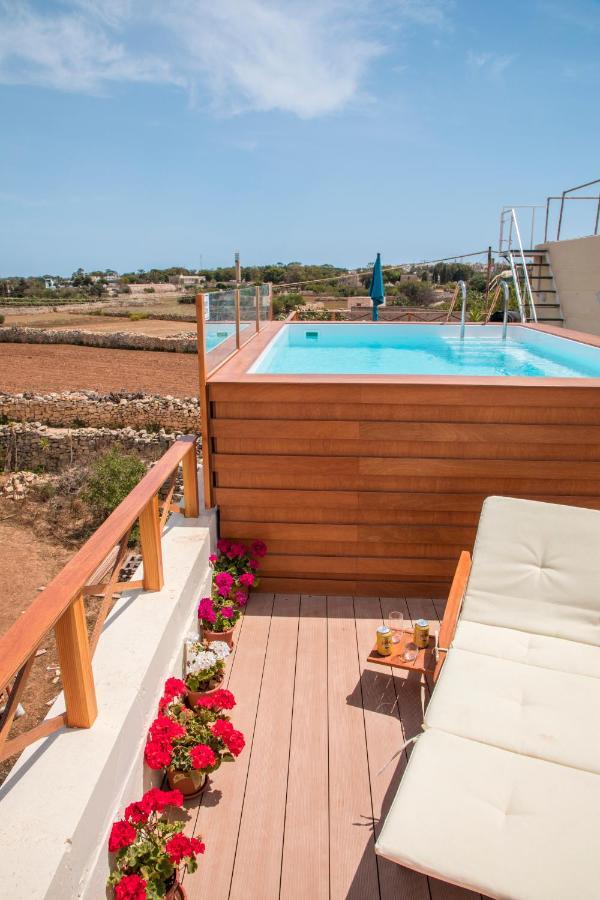 Tal-Karmnu Entire House With Private Heated Pool And Jacuzzi Villa Kirkop Bagian luar foto