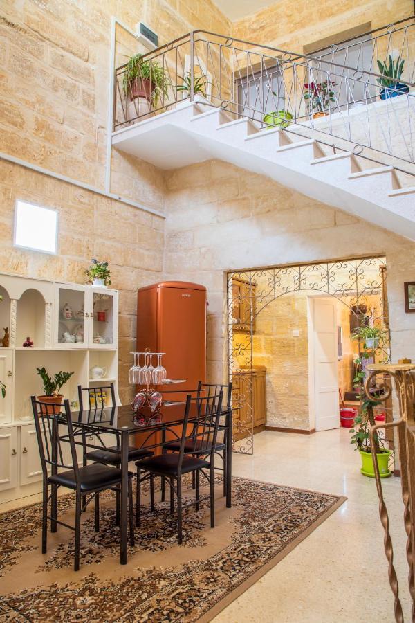 Tal-Karmnu Entire House With Private Heated Pool And Jacuzzi Villa Kirkop Bagian luar foto