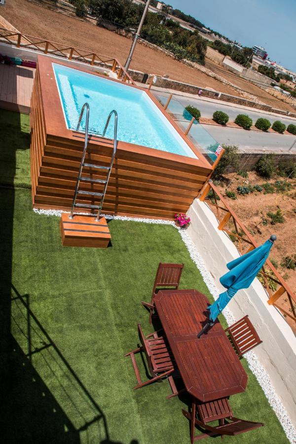 Tal-Karmnu Entire House With Private Heated Pool And Jacuzzi Villa Kirkop Bagian luar foto